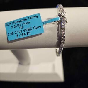 3.95CTW VVSD Moissanite 7" Tennis Bracelet